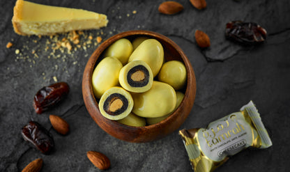 Cheesecake Chocolate Date & Almond